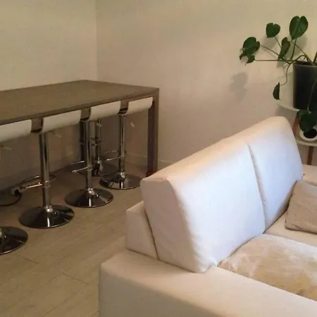 Super Duplex - 10min From Train Station Apartamento Lila